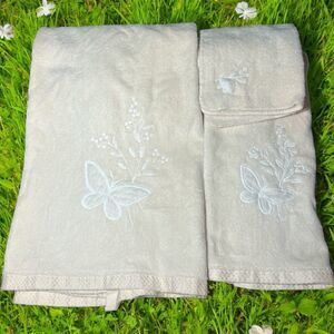 JP Stevens Utica Beige Towel Hand Towel Wash Cloth Butterfly Floral Design Vtg